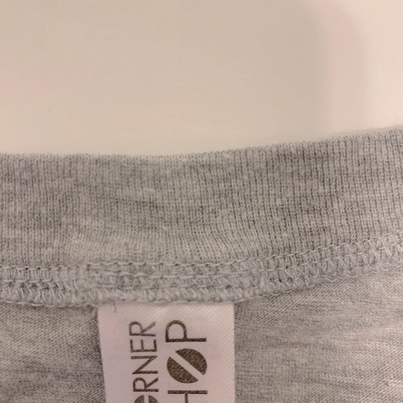 Graphic Print Workout Cropped Tank Top - Picture 3 of 7